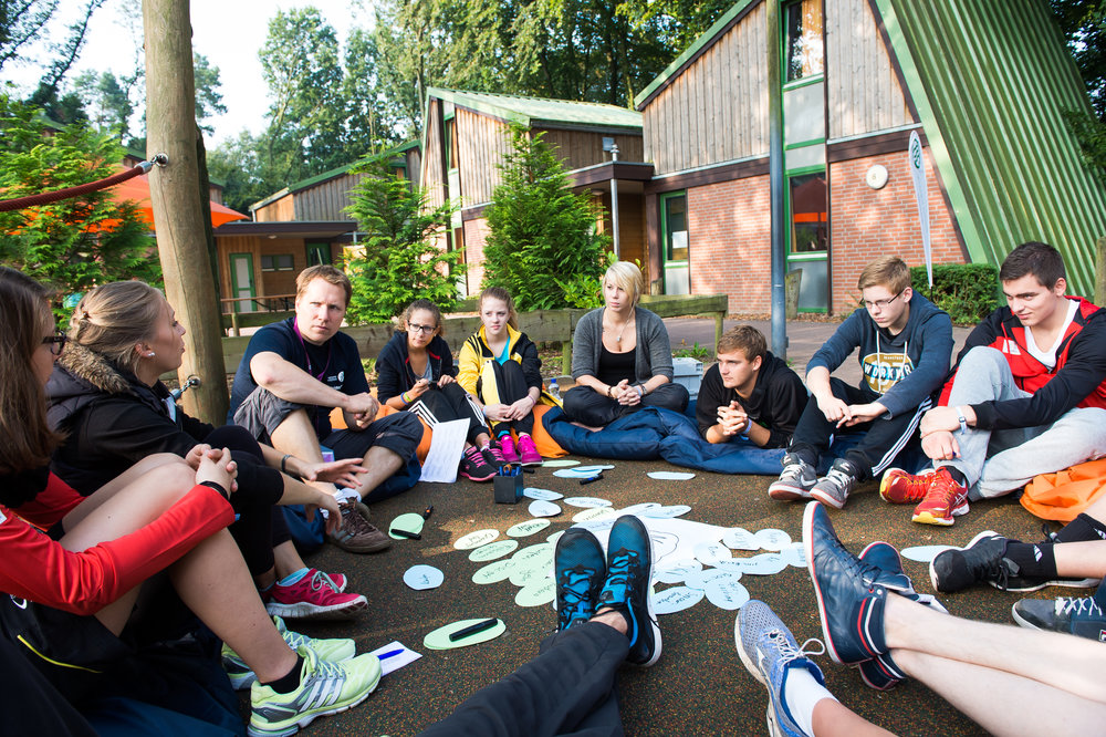 Gruppe Outdoor Meditation Yoga Kreis